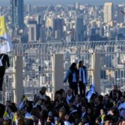 Papa León XIV cierra su visita al Líbano con un llamado a reconstruir la convivencia desde la base social