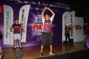 Más de mil participantes se activaron desde temprana hora en el Parque de las Américas, demostrando que el Medio Maratón del Pavo “Ponte Pila” unió a Yucatán en una auténtica fiesta deportiva.