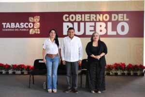 El gobernador Javier May Rodríguez durante su conferencia matutina, donde destacó los Avances en la construcción de la paz y el cierre de año con finanzas sanas en Tabasco.