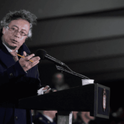 Petro afirma que EEUU bombardeó una fábrica