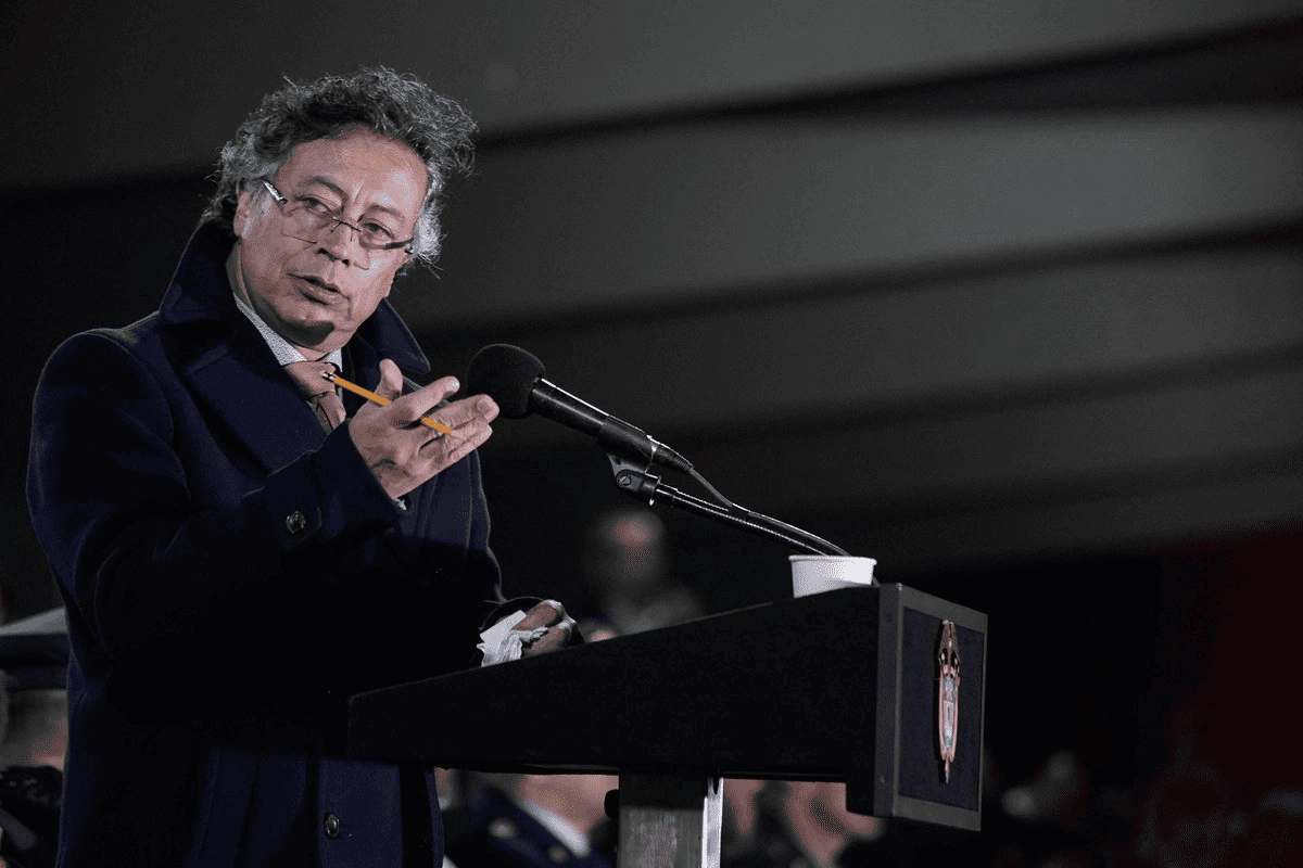 Petro afirma que EEUU bombardeó una fábrica