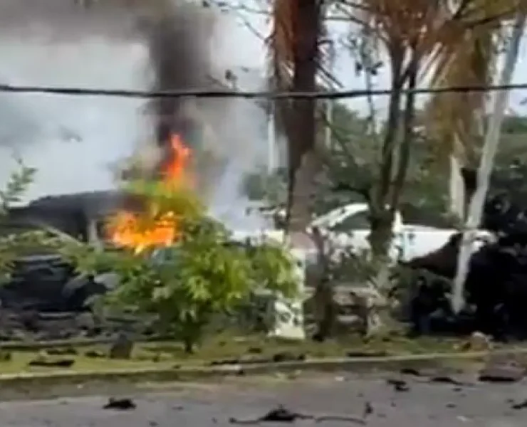 Primer reporte sobre la Explosión de coche bomba en Michoacán