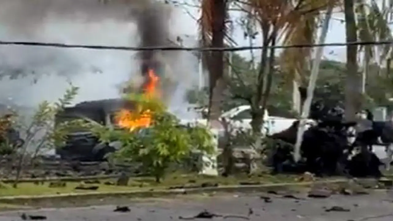 Primer reporte sobre la Explosión de coche bomba en Michoacán