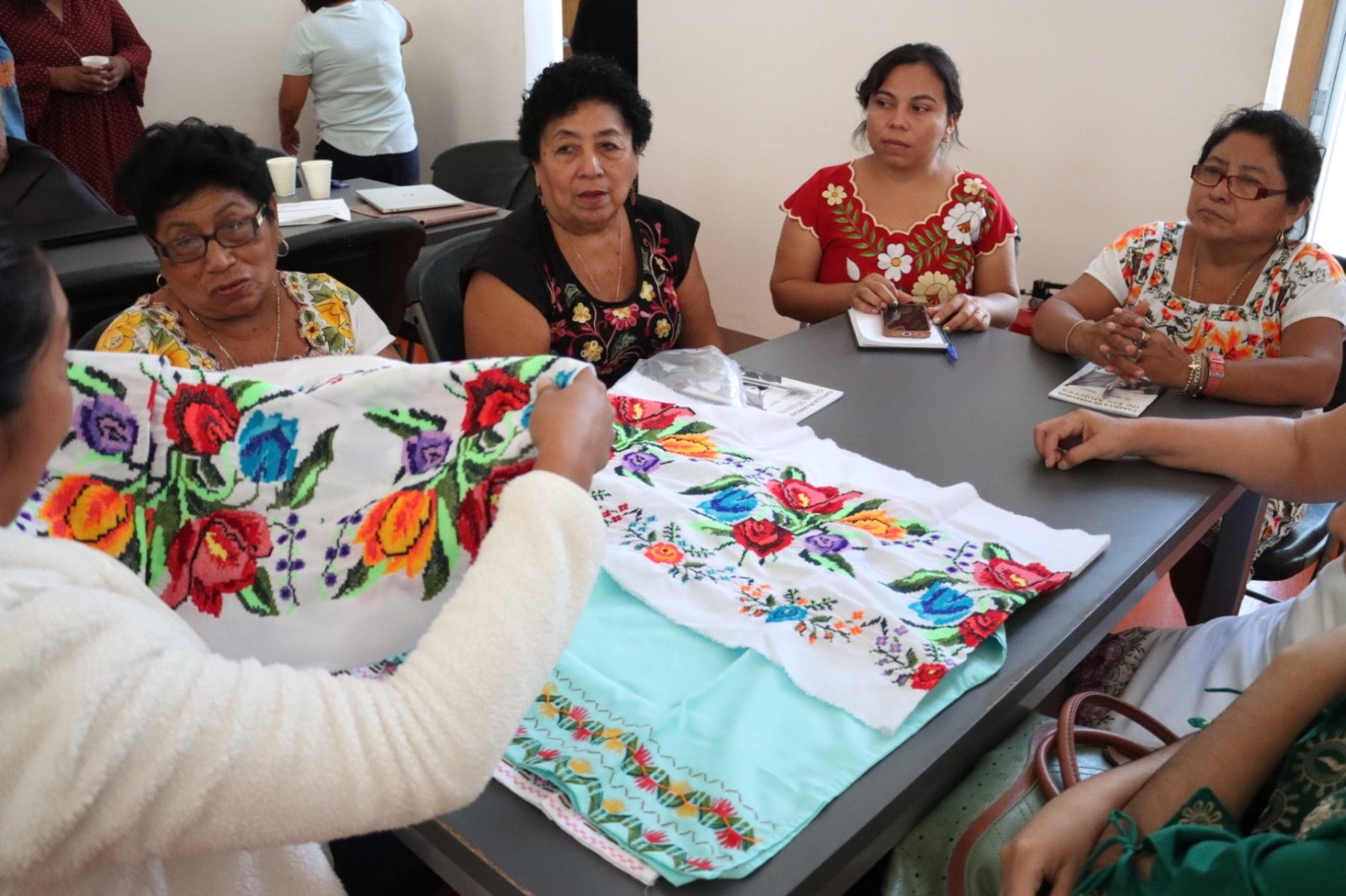 Yucatán Teje Futuro: Comienza la Primera Reunión del Consejo Estatal de Bordadoras