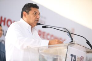 El gobernador Javier May Rodríguez encabezó el acto en el que reconocieron a 700 trabajadores y personal militar por su labor solidaria en el auxilio a comunidades afectadas por las lluvias.