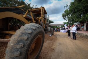 Gobernador Joaquín Díaz Mena encabezó el banderazo de inicio de las obras de reconstrucción de calles como parte del programa Bienestar para Yucatán