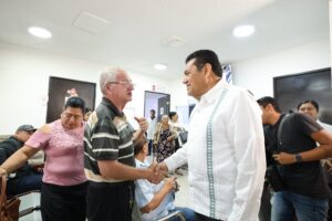 El gobernador Javier May Rodríguez durante la conferencia donde aseguró que no hay emergencia sanitaria por sarampión en Tabasco.