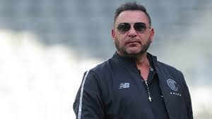 El Turco Mohamed, estratega del Toluca, busca hacer historia en la Final del Torneo Apertura 2025 con su característico liderazgo desde la banca.