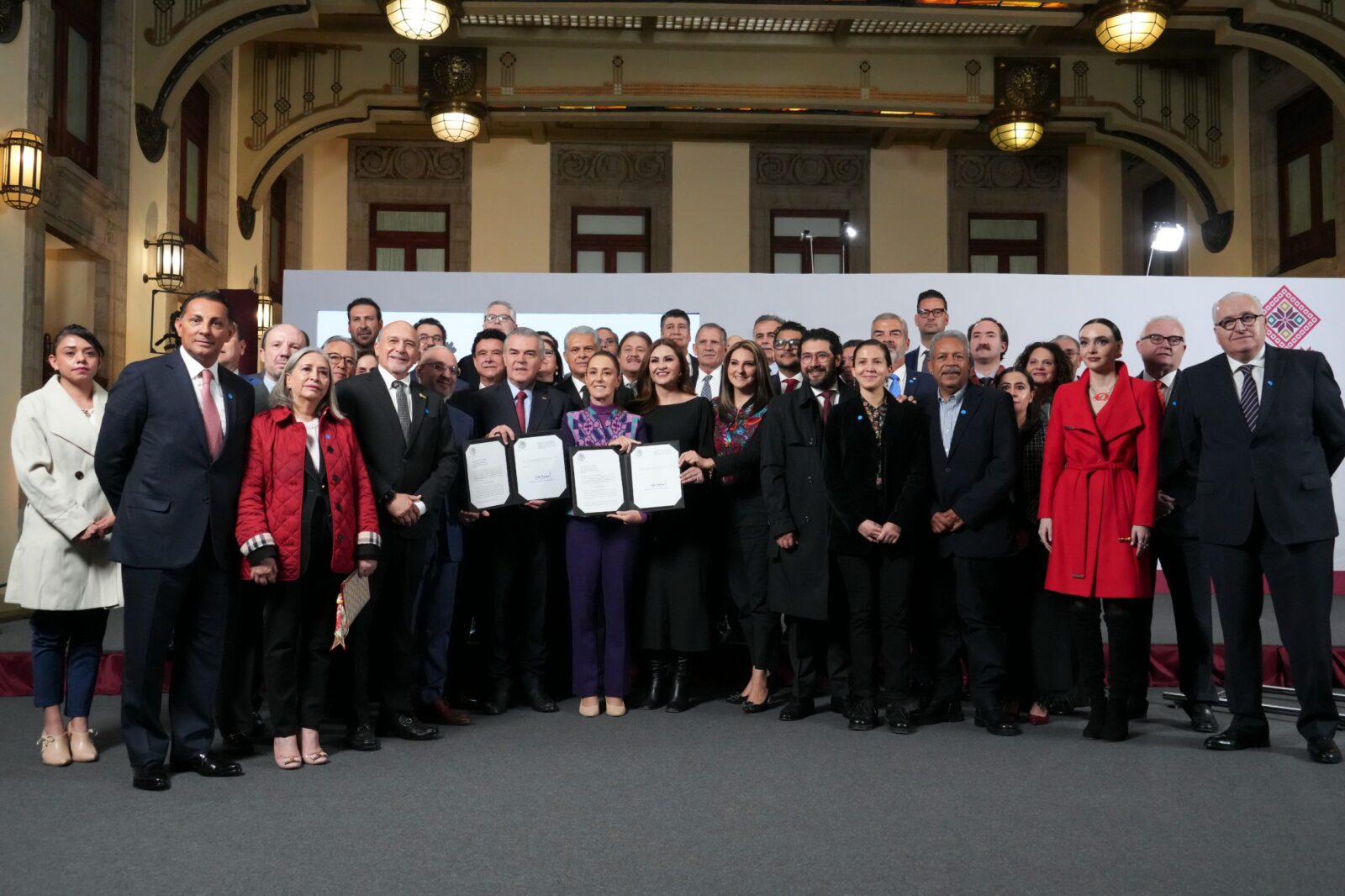 Sheinbaum destaca impacto social del aumento salarial y afirma que consolidará la recuperación del poder adquisitivo
