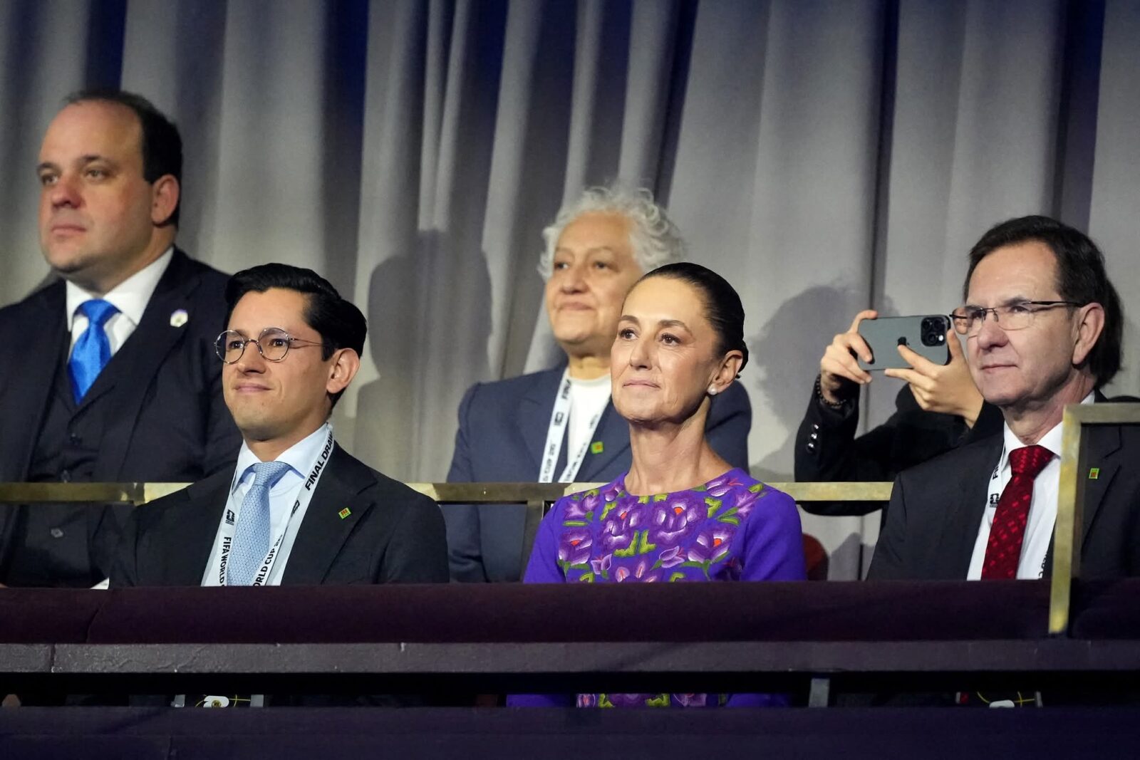 Claudia Sheinbaum destaca el orgullo de México al abrir el Sorteo del Mundial 2026