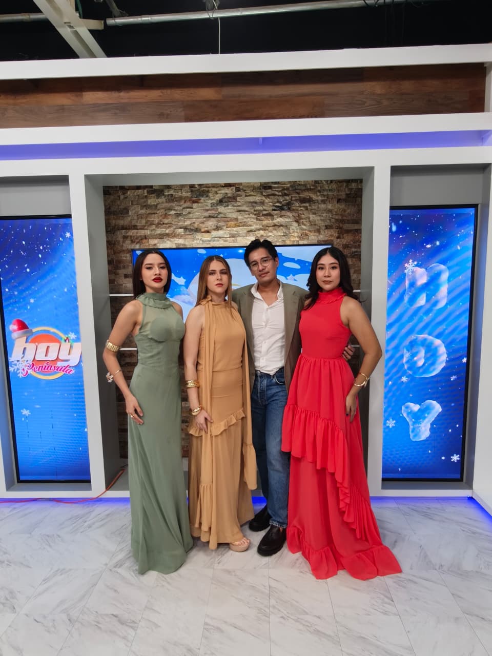 Diseñador yucateco Juan Carlos Sosa presenta su colección “ESSENTIA” en el programa Hoy Yucatán