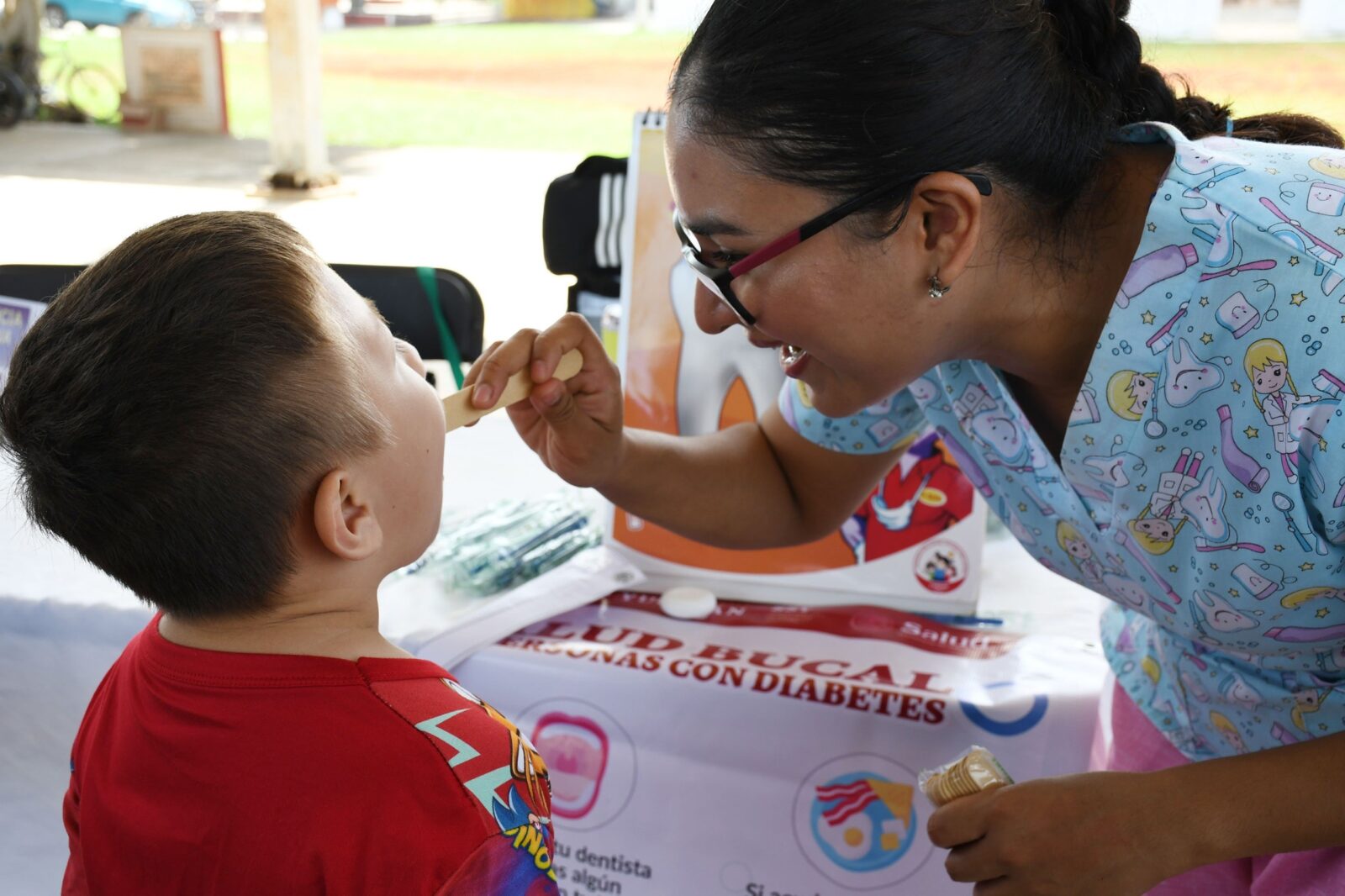 Yucatán cierra 2025 con avances en vacunación, control del dengue y cirugías extramuros