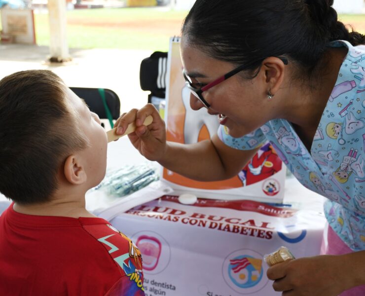 Yucatán cierra 2025 con avances en vacunación, control del dengue y cirugías extramuros
