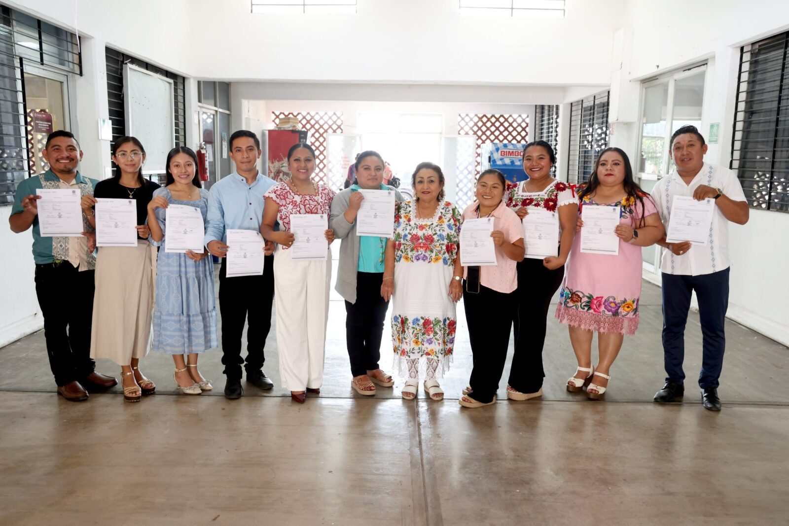 Maestras y maestros reciben su plaza y aseguran su futuro laboral: asignan 160 plazas