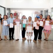 Maestras y maestros reciben su plaza y aseguran su futuro laboral: asignan 160 plazas