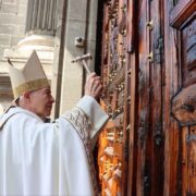 Vaticano inicia el cierre progresivo del Jubileo 2025 con la clausura de la Puerta Santa en Santa María la Mayor