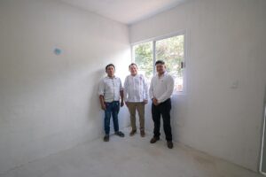 mandatario constató en Yaxkukul las obras de vivienda del programa Construyendo Bienestar