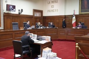 La Suprema Corte de Justicia de la Nación resolvió que la ayuda solidaria de los abuelos no exime a los padres biológicos de cumplir con la obligación alimentaria de sus hijas e hijos.