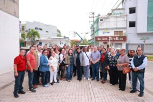 La alcaldesa Yolanda Osuna Huerta supervisa la Rehabilitación de alumbrado público en el Centro Histórico de Villahermosa, acción que fortalece la seguridad, impulsa el turismo y contribuye al rescate del patrimonio urbano.