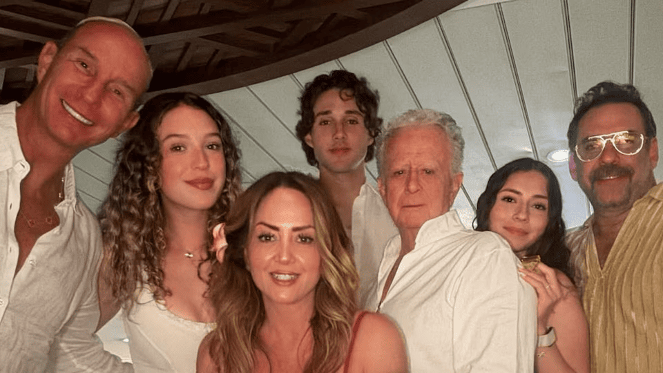 Andrea Legarreta y Erik Rubín dan la bienvenida al 2026