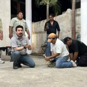 Aprenden a convivir con cocodrilos en Río Lagartos