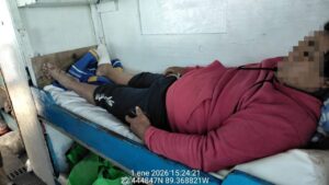 Brindan atención médica a pescador por picadura de mantarraya