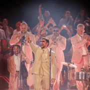 Bad Bunny rinde emotivo homenaje a Víctor Jara