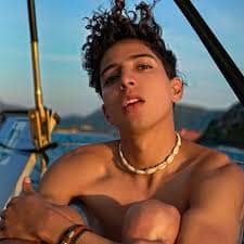 Caín Guzmán se prepara para conquistar al público yucateco con su carisma y creatividad durante el Carnaval de Mérida 2026.