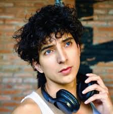 Con millones de seguidores en TikTok, Caín Guzmán promete un show lleno de energía y conexión con el público en el Carnaval de Mérida.