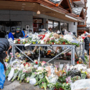 La posible causa del incendio en Suiza, especulaciones e investigaciones