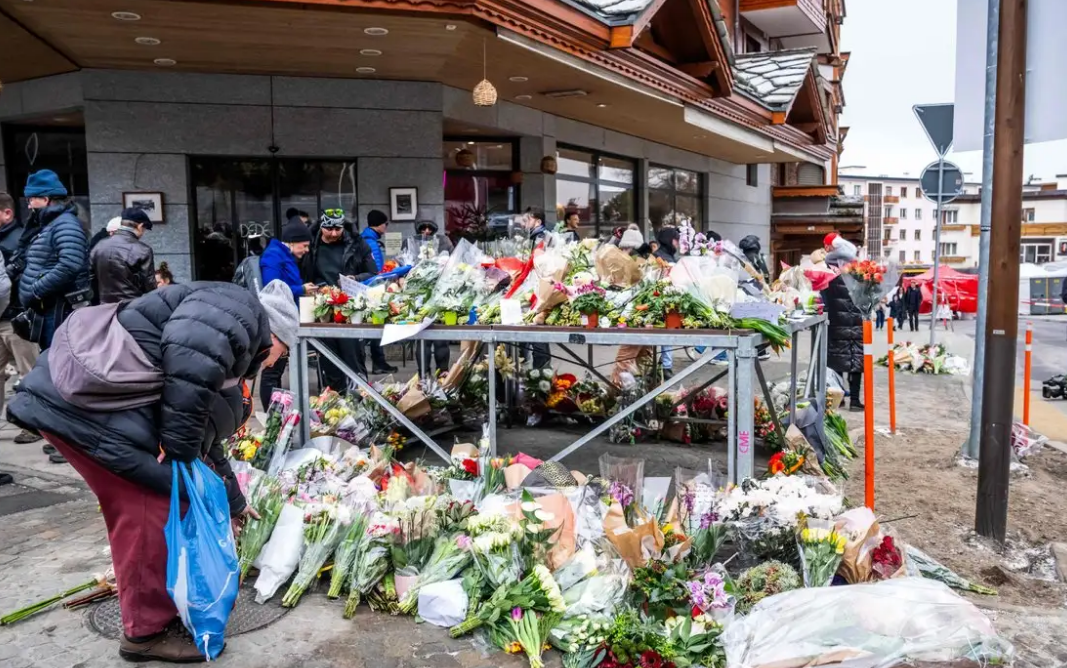 La posible causa del incendio en Suiza, especulaciones e investigaciones