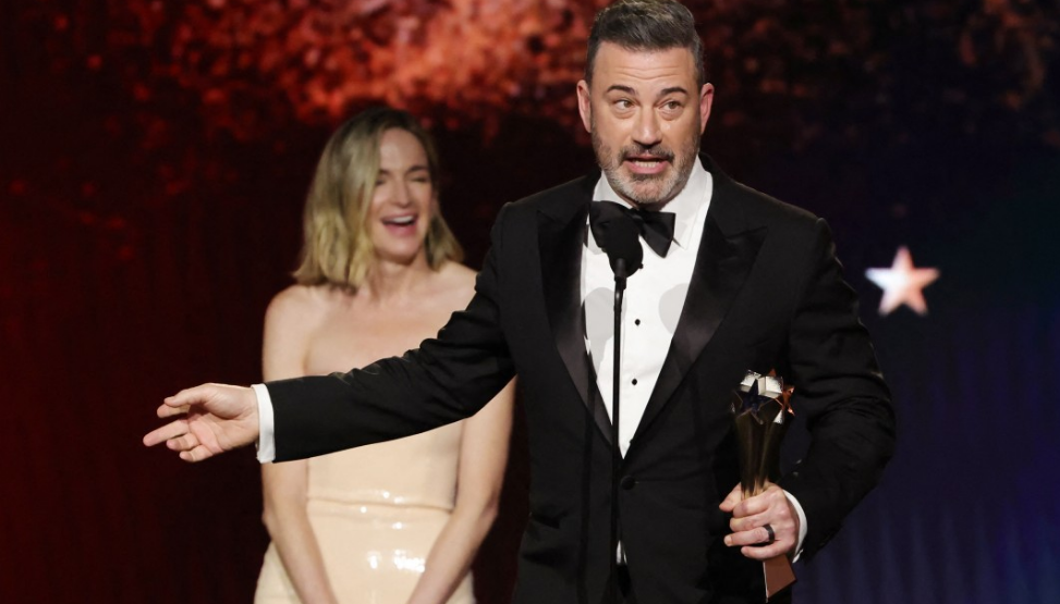 Jimmy Kimmel se burla de Trump durante los Critics Choice Awards