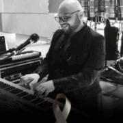 Fallece Gerson Leos, tecladista de la Banda MS durante un partido deportivo