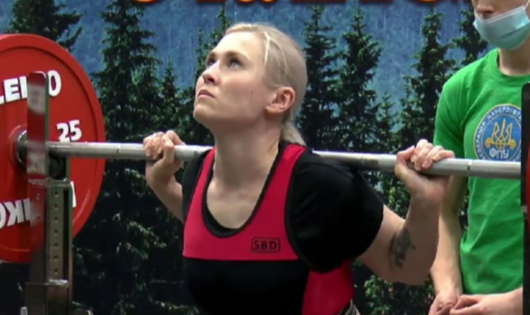 Rusia condenó a prisión a una campeona ucraniana de pesas