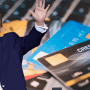 Trump pide un límite para las tasas de interés de las tarjetas de crédito