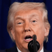 Trump dice que Caracas esta cooperando por lo que cancela ataques