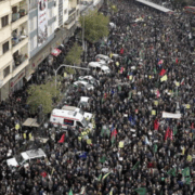 Miles llenan plazas de Irán en apoyo al gobierno y repulsión a EEUU e Israel