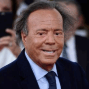 Julio Iglesias prepara defensa contra las acusaciones en su contra