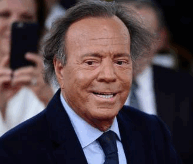 Julio Iglesias prepara defensa contra las acusaciones en su contra