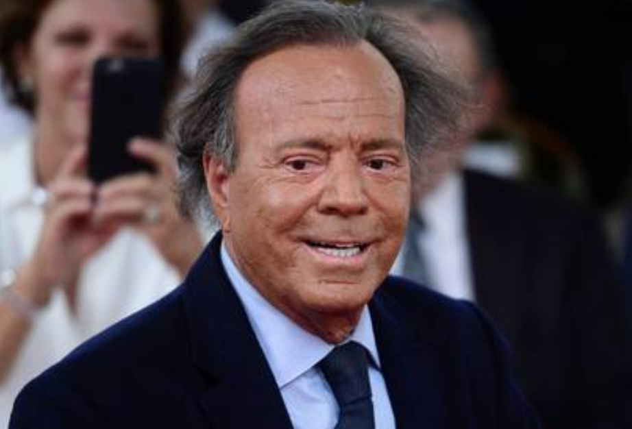 Julio Iglesias prepara defensa contra las acusaciones en su contra