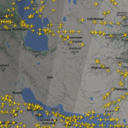 El régimen de Irán cerró su espacio aéreo en medio del caos interno