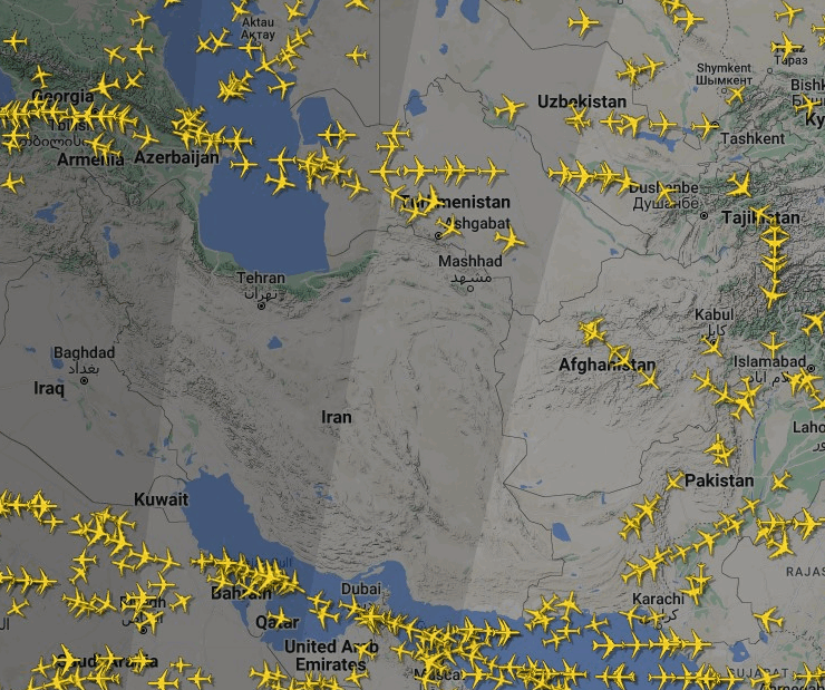 El régimen de Irán cerró su espacio aéreo en medio del caos interno