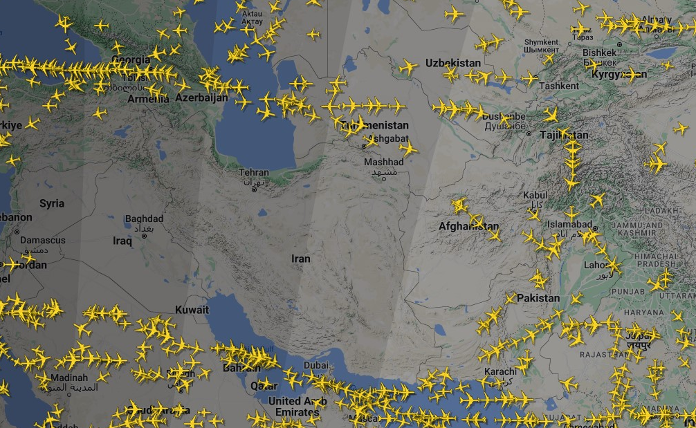 El régimen de Irán cerró su espacio aéreo en medio del caos interno