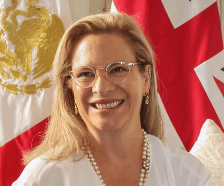 Josefa González-Blanco abandona la Embajada de Reino Unido con 16 denuncias por acoso laboral