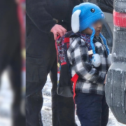 Protestan por niño de 5 años retenido por el ICE en Minnesota