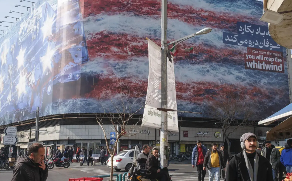 Mensajes visuales y propaganda en Teherán