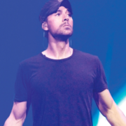 Enrique Iglesias se niega a apoyar a su papá en su denuncia por acoso