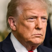 Trump amenaza a Irán después de que ellos alzaran la voz sobre el portaaviones americano