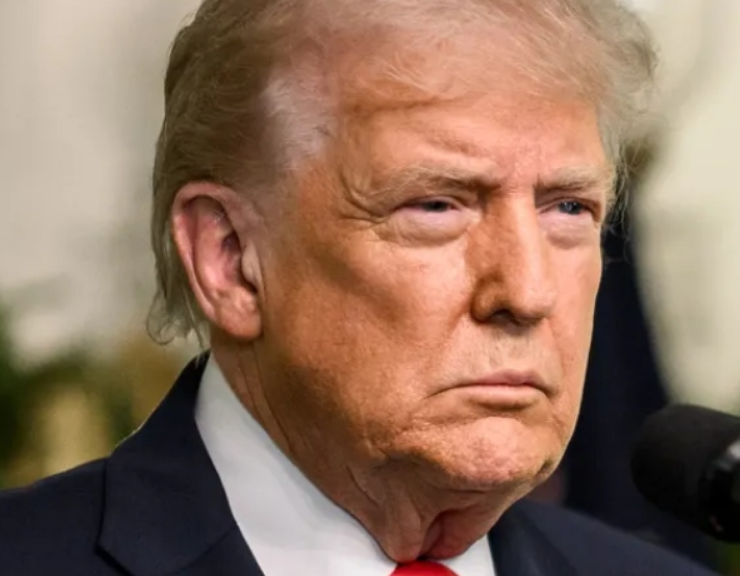 Trump amenaza a Irán después de que ellos alzaran la voz sobre el portaaviones americano