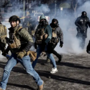 Suspenden a agentes de ICE por muerte de manifestante en Minesota